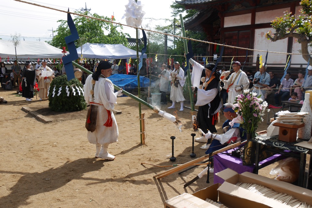 令和七年 柴燈護摩供法要・火渡り